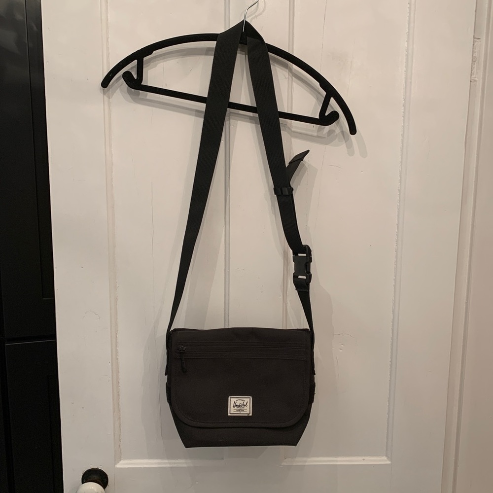 Hershel Cross Body Bag